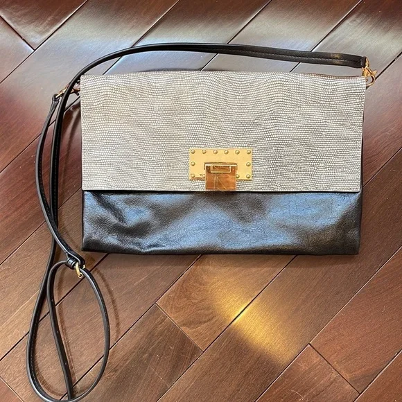 Badgley Mischka Clutch - Picture 1 of 9